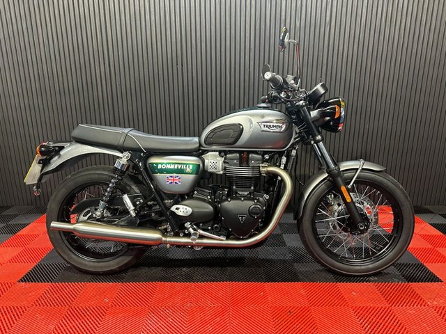 View our TRIUMPH BONNEVILLE T100