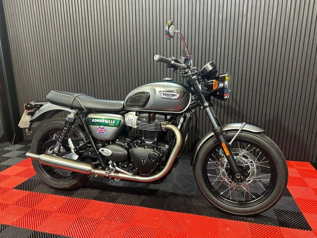 View our TRIUMPH BONNEVILLE T100