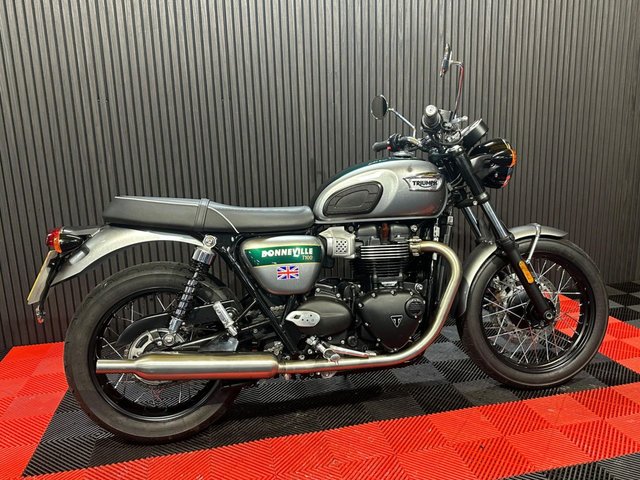 View our TRIUMPH BONNEVILLE T100