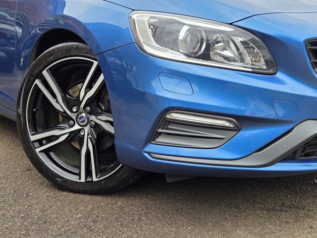 2016 VOLVO V60 - Photo 8