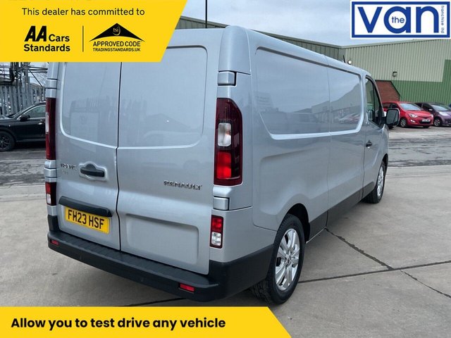 2023 RENAULT TRAFIC - Photo 4