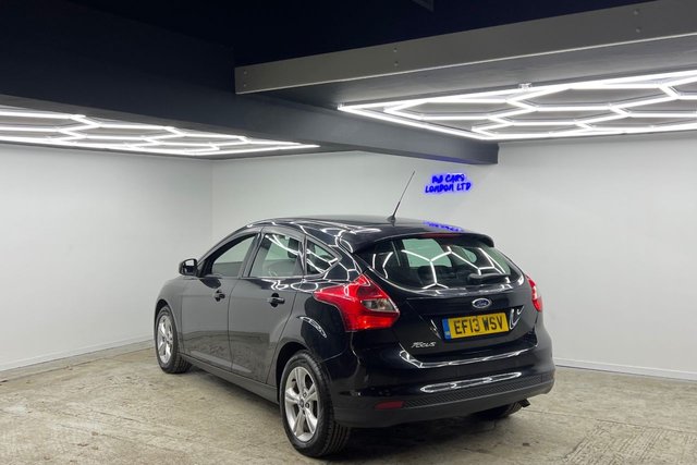 2013 FORD FOCUS 2013 1.6 Zetec Hatchback 5dr Petrol Powershift Euro 5 (125 ps) - Photo 2