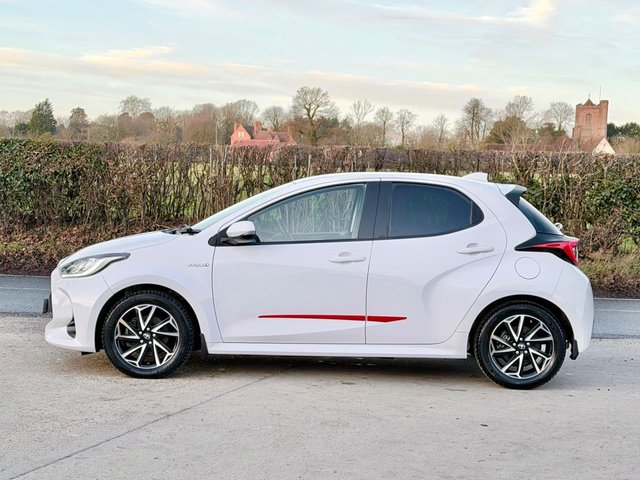2021 Toyota Yaris 1.5L Design 5dr - Photo 8