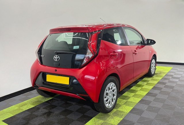 2019 TOYOTA AYGO - Photo 2