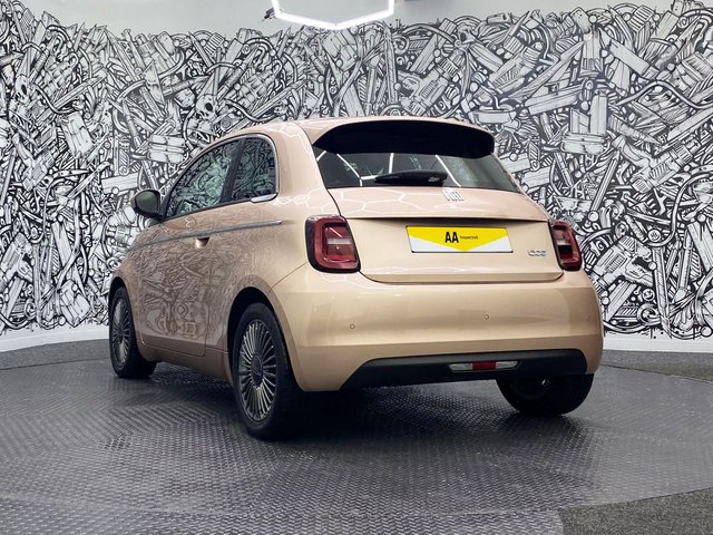 2022 Fiat 500e - Photo 9