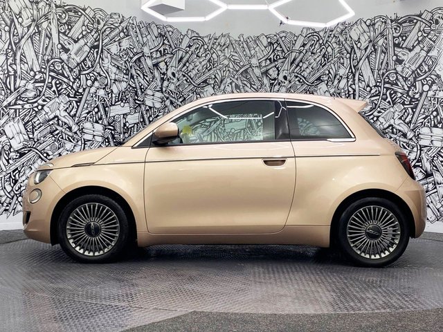 2022 Fiat 500e - Photo 12