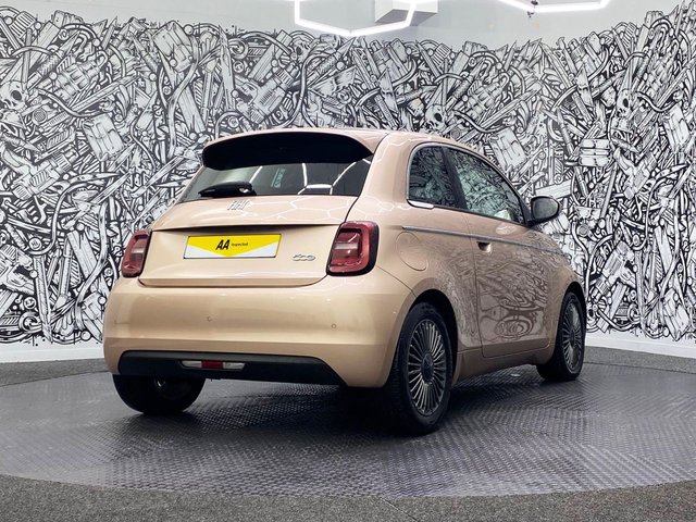 2022 Fiat 500e - Photo 11