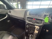 USED 2015 65 VOLVO V40 1.5 T2 R-Design Hatchback 5dr Petrol Auto Euro 6 (s/s) (122 ps) Bluetooth - DAB radio - 2 Keys
