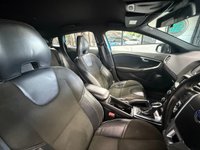 USED 2015 65 VOLVO V40 1.5 T2 R-Design Hatchback 5dr Petrol Auto Euro 6 (s/s) (122 ps) Bluetooth - DAB radio - 2 Keys