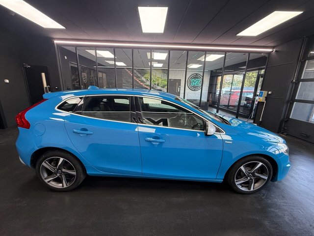 2015 VOLVO V40 - Photo 8