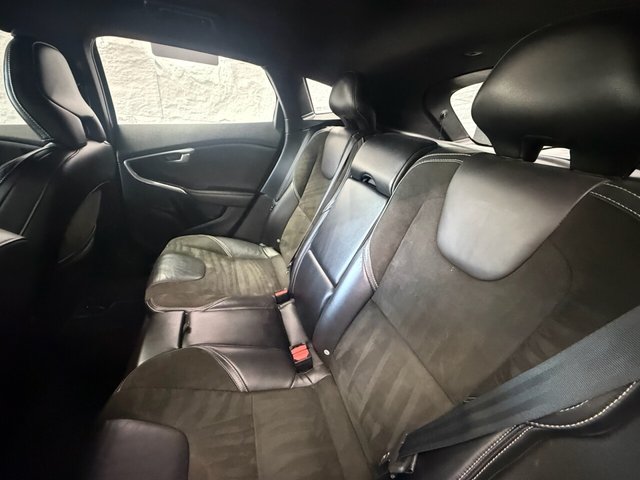 2015 VOLVO V40 - Photo 9