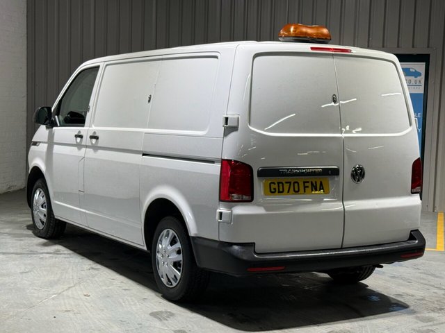 2021 VOLKSWAGEN TRANSPORTER - Photo 2