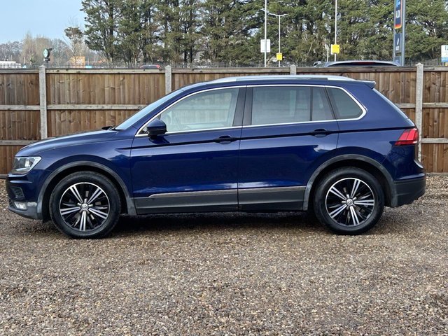 2017 VOLKSWAGEN TIGUAN - Photo 2
