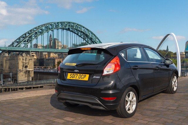 2017 FORD FIESTA - Photo 2