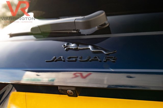 2022 JAGUAR F-PACE - Photo 7