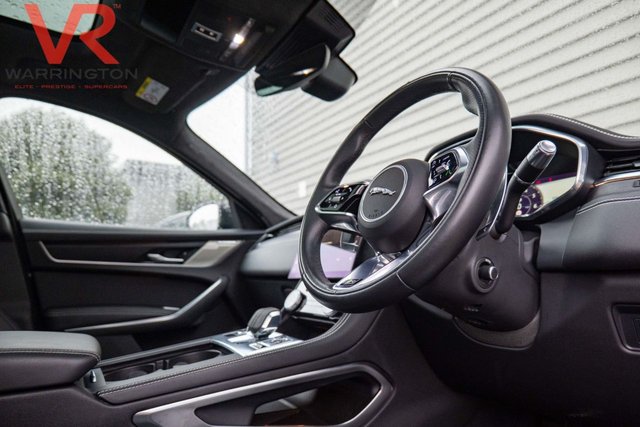 2022 JAGUAR F-PACE - Photo 12