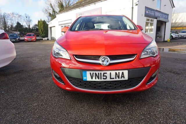 2015 VAUXHALL ASTRA - Photo 2