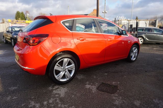 2015 VAUXHALL ASTRA - Photo 7