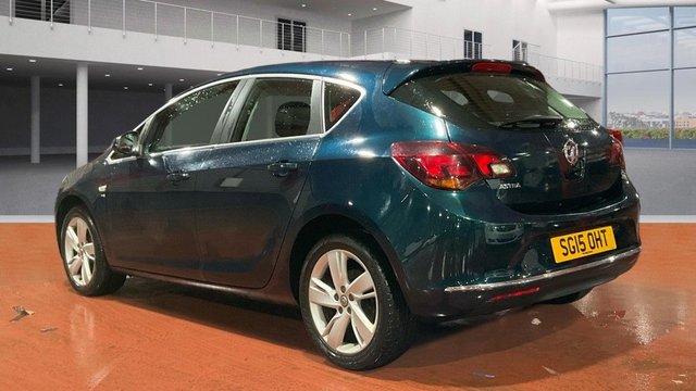 2015 VAUXHALL ASTRA - Photo 9