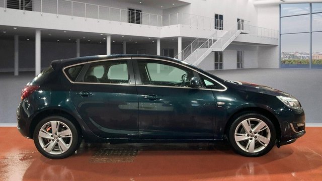 2015 VAUXHALL ASTRA - Photo 11