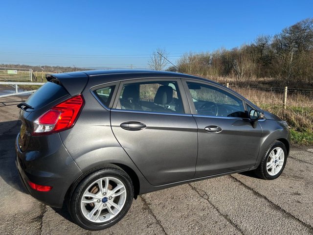2015 Ford Fiesta 1L Zetec 5dr - Photo 2