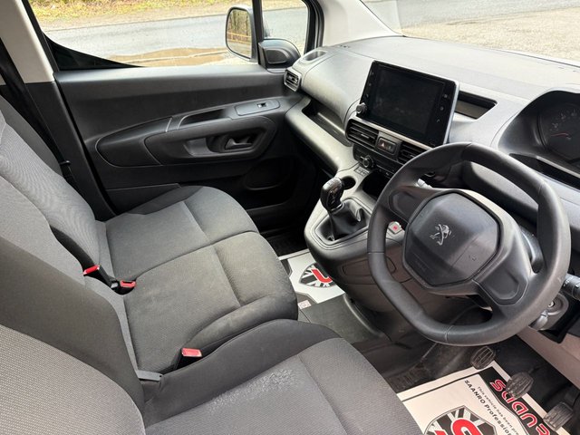 2021 PEUGEOT PARTNER - Photo 11