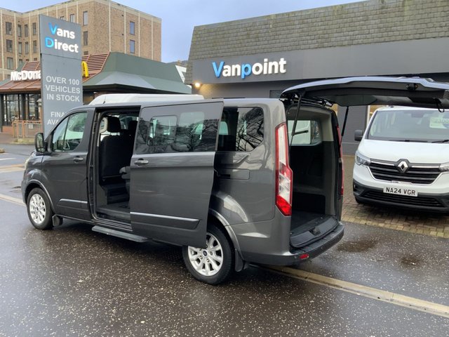 2022 Ford Tourneo Custom 2L Titanium 5dr - Photo 12
