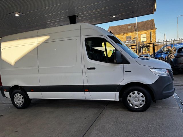 Mercedes-Benz eSprinter 55kWh Progressive Auto FWD L2 H2 5dr 20kW Charger - Photo 11