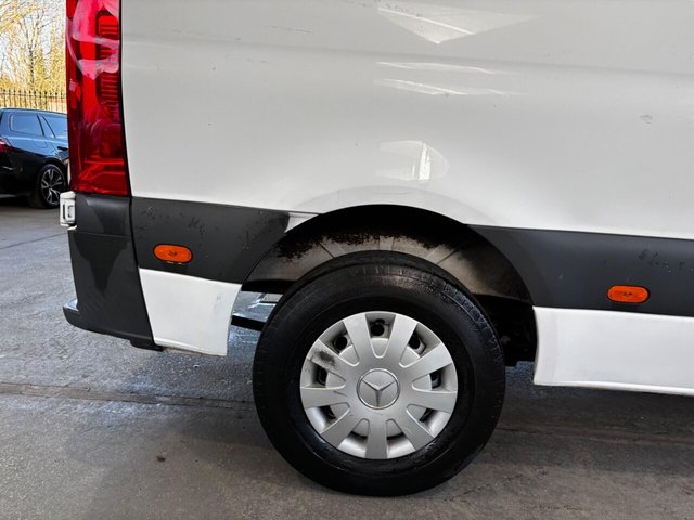 Mercedes-Benz eSprinter 55kWh Progressive Auto FWD L2 H2 5dr 20kW Charger - Photo 4