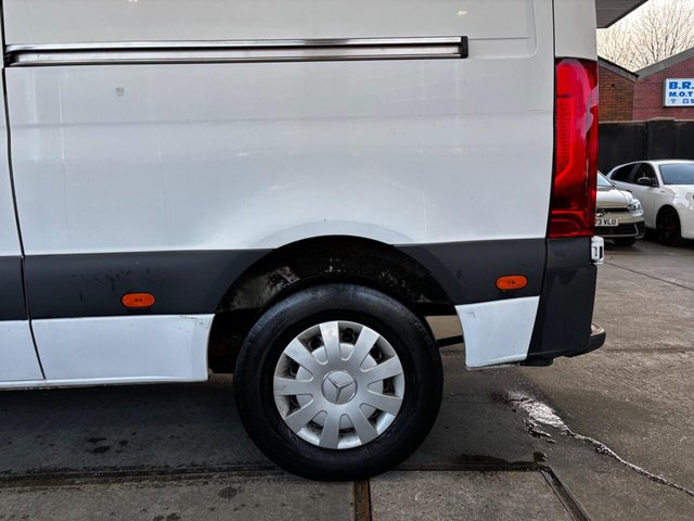 Mercedes-Benz eSprinter 55kWh Progressive Auto FWD L2 H2 5dr 20kW Charger - Photo 9