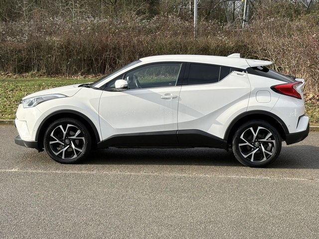 2018 TOYOTA C-HR - Photo 2