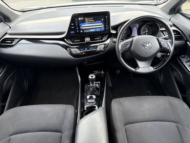 2018 TOYOTA C-HR - Photo 9
