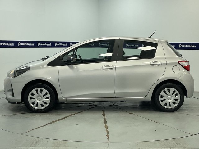 2018 TOYOTA YARIS - Photo 2