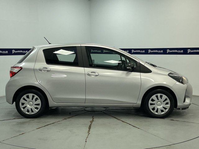 2018 TOYOTA YARIS - Photo 11