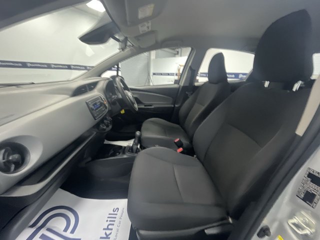 2018 TOYOTA YARIS - Photo 6