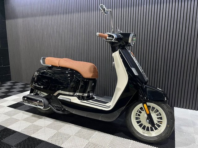 View our ROYAL ALLOY GT2 125 ELEGANCE