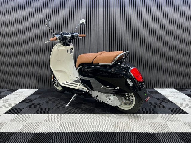 View our ROYAL ALLOY GT2 125 ELEGANCE