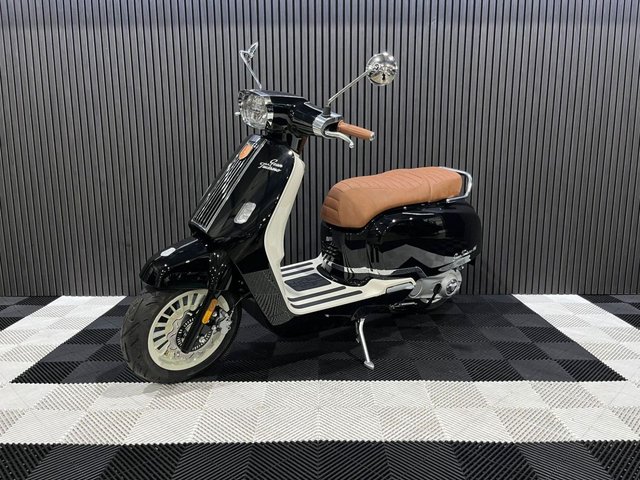 View our ROYAL ALLOY GT2 125 ELEGANCE