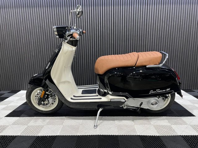 View our ROYAL ALLOY GT2 125 ELEGANCE