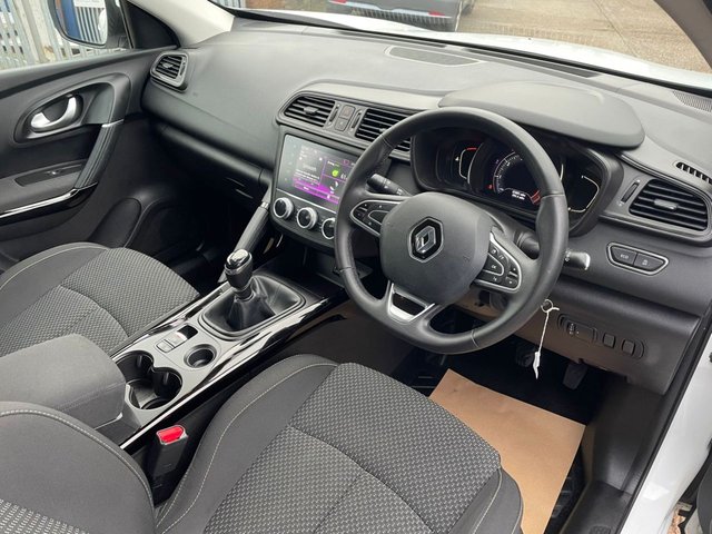 2019 RENAULT KADJAR 2019 1.3 TCe Play SUV 5dr Petrol Manual Euro 6 (s/s) (140 ps) - Photo 2