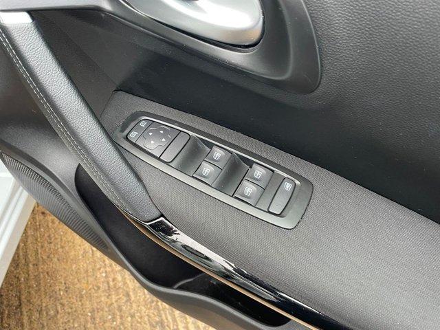 2019 RENAULT KADJAR 2019 1.3 TCe Play SUV 5dr Petrol Manual Euro 6 (s/s) (140 ps) - Photo 10