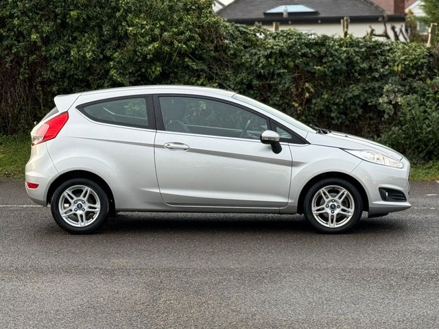 2014 Ford Fiesta 1.4L Zetec 5dr - Photo 3