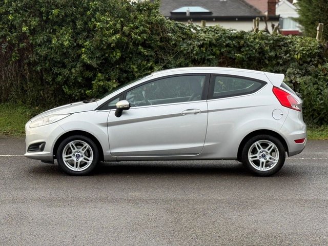 2014 Ford Fiesta 1.4L Zetec 5dr - Photo 4