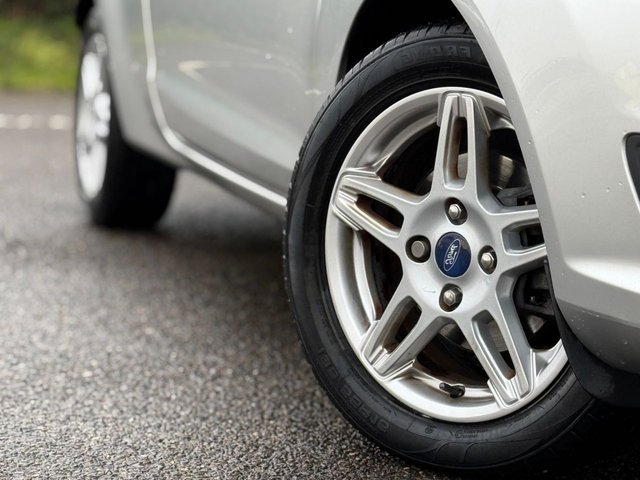 2014 Ford Fiesta 1.4L Zetec 5dr - Photo 7