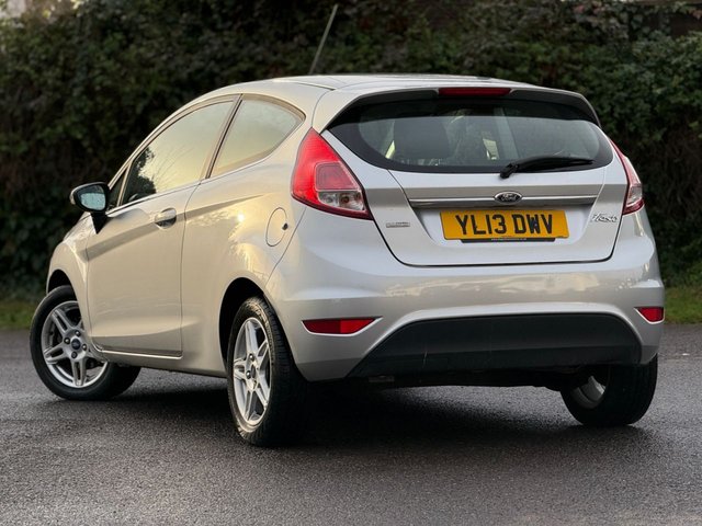 2014 Ford Fiesta 1.4L Zetec 5dr - Photo 2