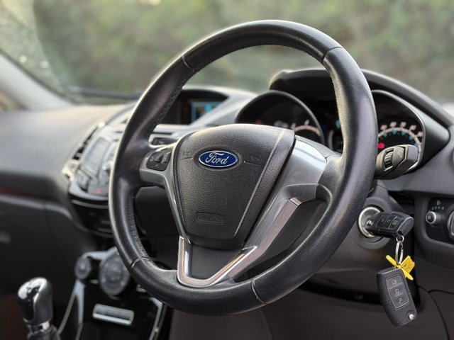 2014 Ford Fiesta 1.4L Zetec 5dr - Photo 9