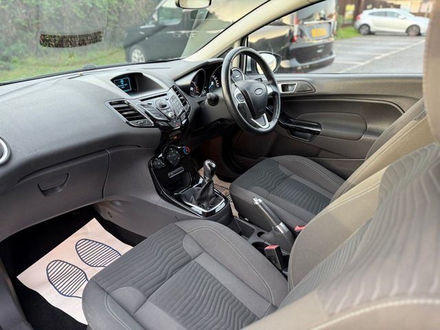 2014 Ford Fiesta 1.4L Zetec 5dr - Photo 11