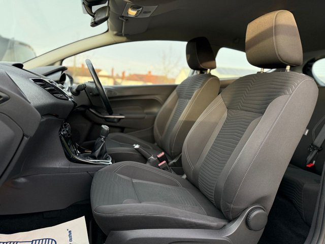 2014 Ford Fiesta 1.4L Zetec 5dr - Photo 12