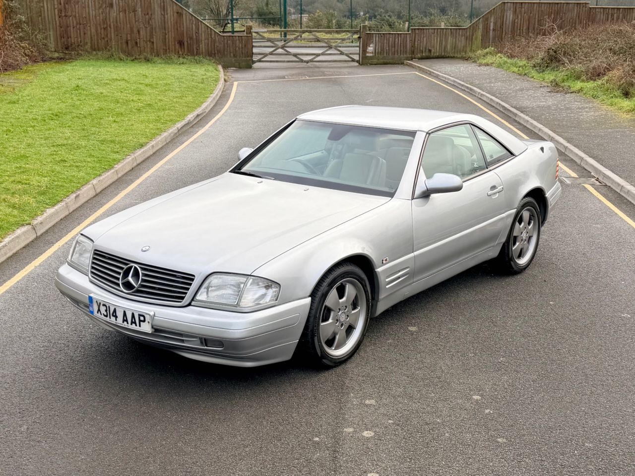 2000 MERCEDES-BENZ SL 280...