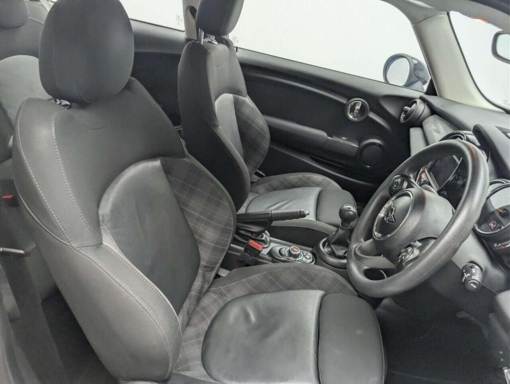 Used 2018 18 MINI HATCH 1.5 Cooper Hatchback 3dr Petrol Manual Euro 6 (s/s) (136 ps) HEATED F SEATS + PARK DIST CONTROL CLICK & COLLECT/HOME DELIVERY